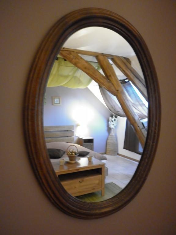 La Chartreuse Hotel Poilly-sur-Tholon Bilik gambar