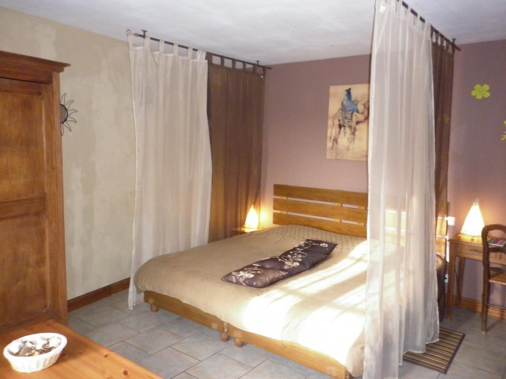 La Chartreuse Hotel Poilly-sur-Tholon Bilik gambar