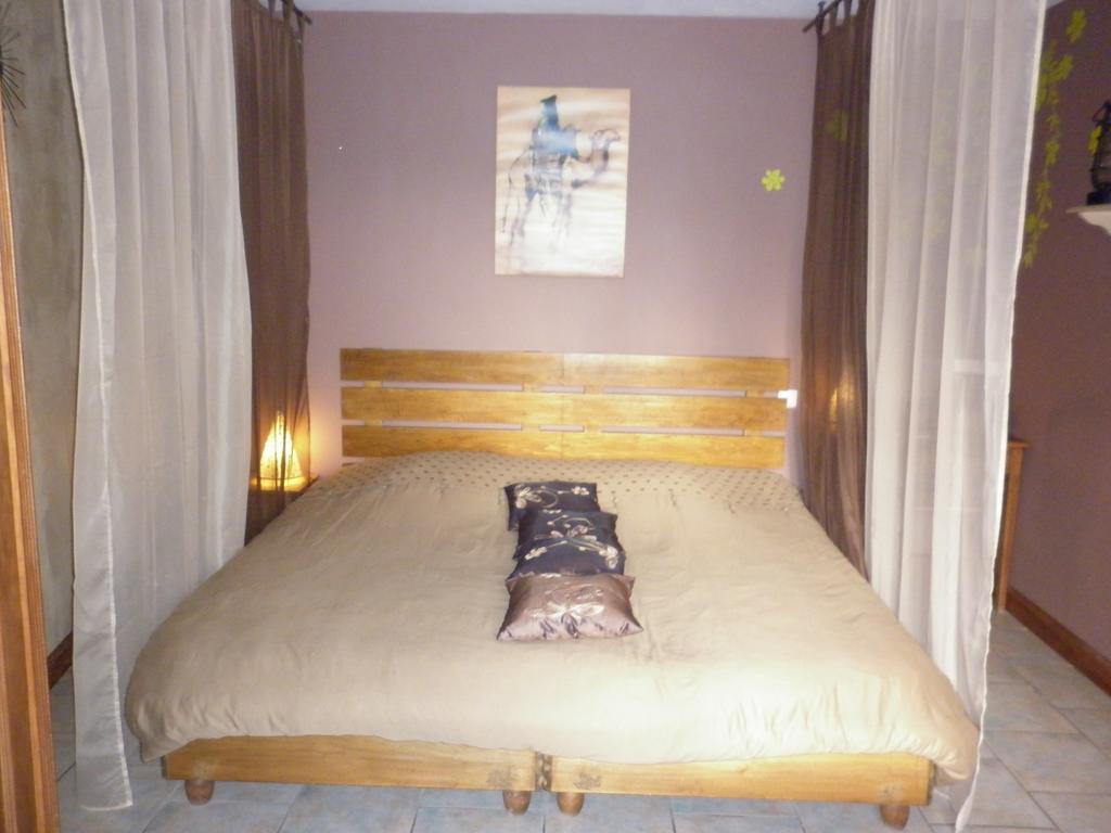 La Chartreuse Hotel Poilly-sur-Tholon Bilik gambar