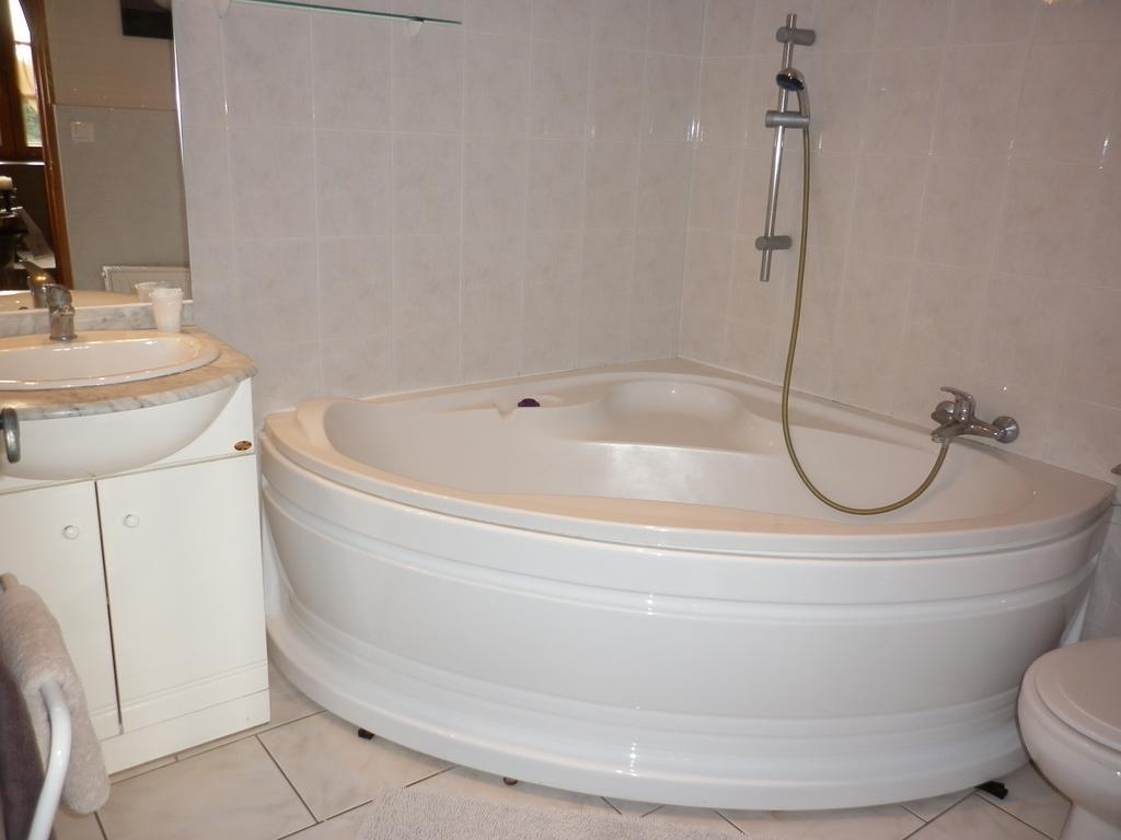 La Chartreuse Hotel Poilly-sur-Tholon Bilik gambar