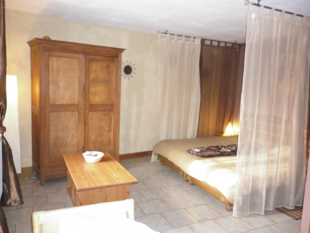 La Chartreuse Hotel Poilly-sur-Tholon Bilik gambar