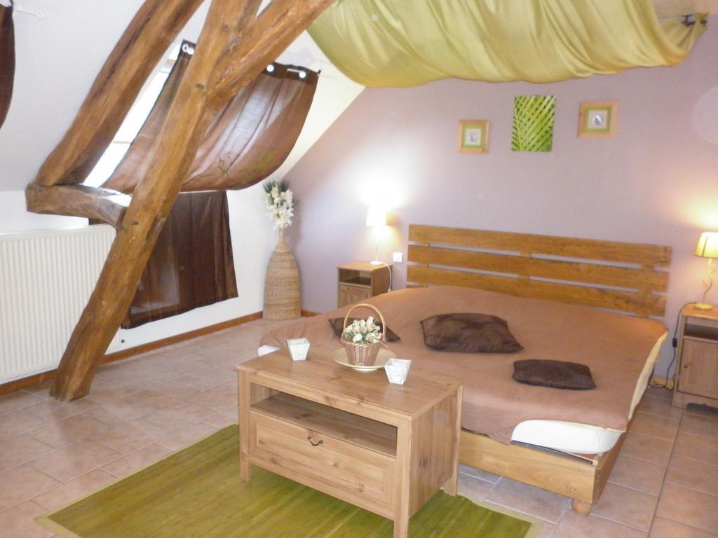 La Chartreuse Hotel Poilly-sur-Tholon Bilik gambar